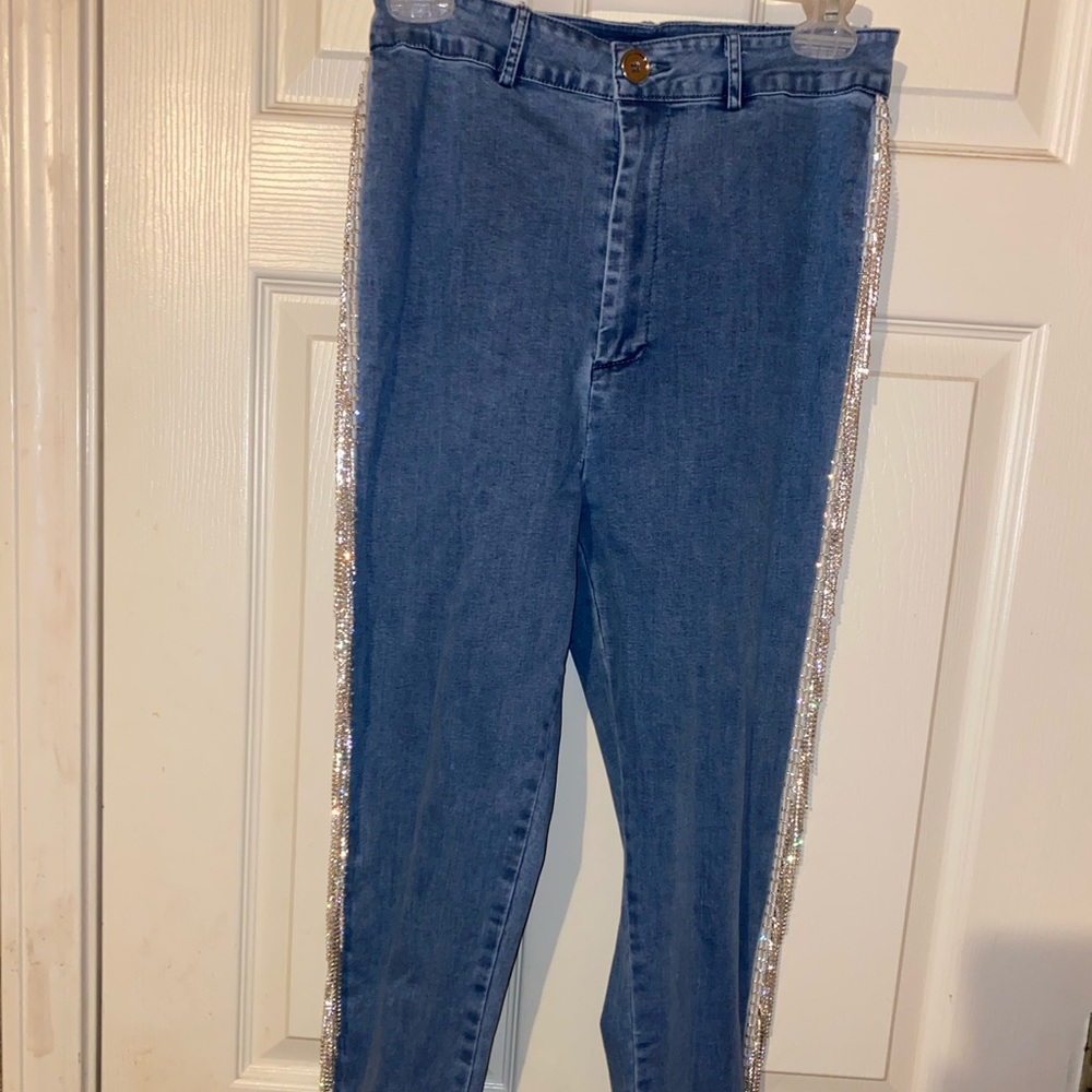 Size 7 high waist jeans w sparkles(NEVER WORN)